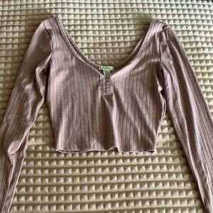 Long sleeve cropped fitted shirt